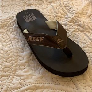 Reed brand brown flip flops